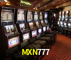 Una escena digital vívida inspirada en casino con MXN777 mostrado prominentemente, luces brillantes, fichas, cartas y acentos dorados.
